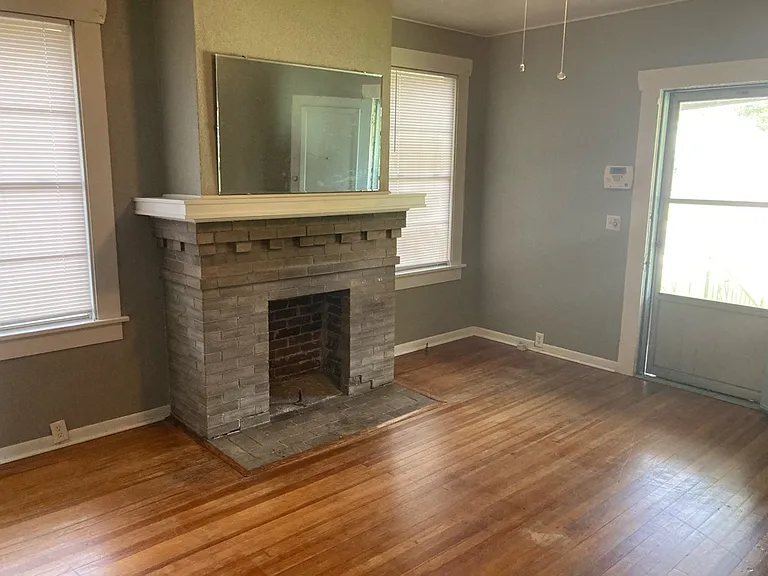 421 Rutherford St — Photo 10
