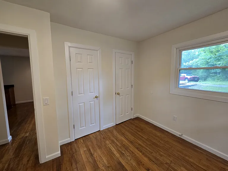 239 Lakeshore Dr #5 — Photo 6