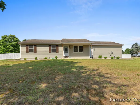 6600 Risner Dr, Plainwell, MI 49080