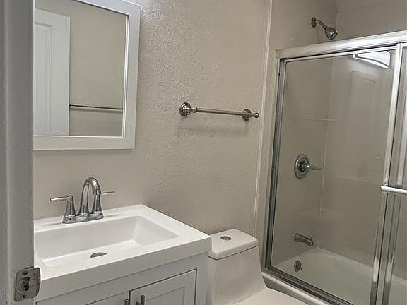 5th image of 15 Labrea Way