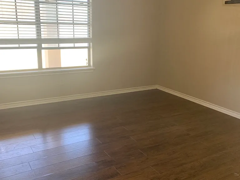 718 Amber Ave — Photo 5