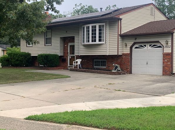 1602 Pin Oak Rd
