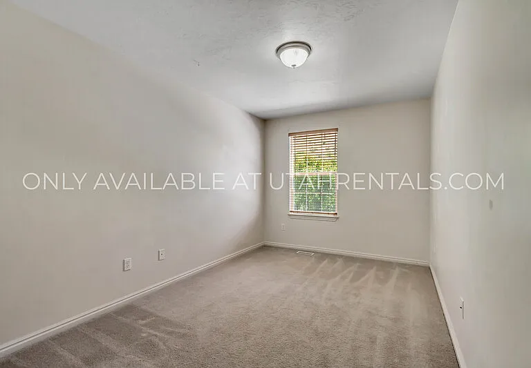1328 S 1550 E — Photo 11
