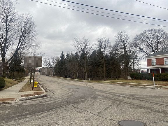 5th image of 303 N 3rd St