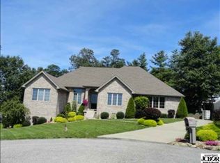 8852 Forest Ct, Seymour, IN 47274
