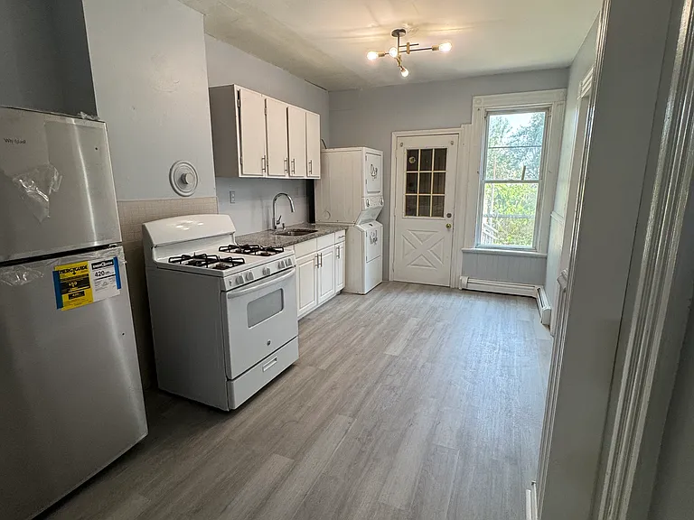 240 Madison Ave #1R — Photo 20