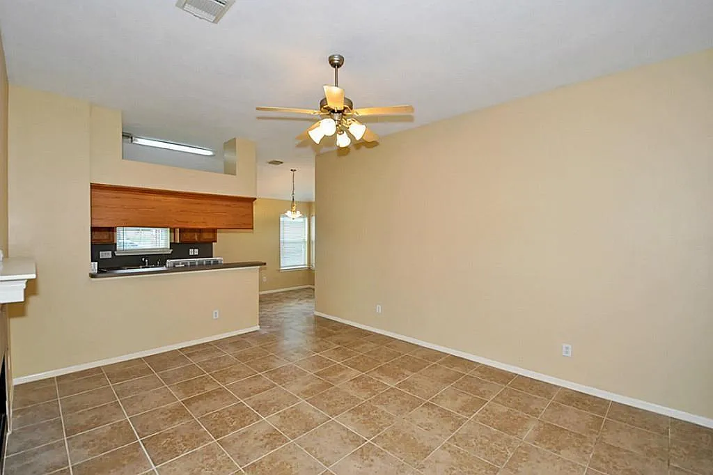 3 bed, 2.0 bath, 1162 sqft, $1,750 — Photo 3