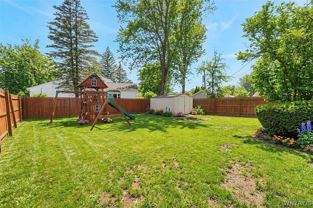 3 bed, 1.5 bath, 2012 sqft, $3,300 — Photo 2