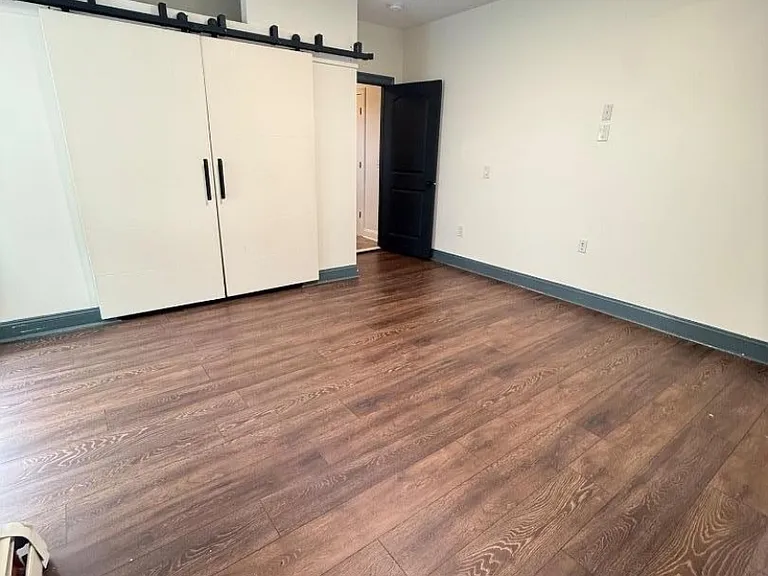 405 E 3rd Ave — Photo 12