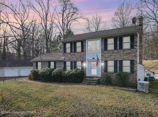 112 Red Cherry Ln, Stroudsburg, PA 18360