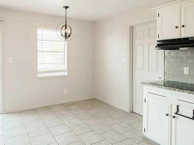10517 N McKinley Ave — Photo 22