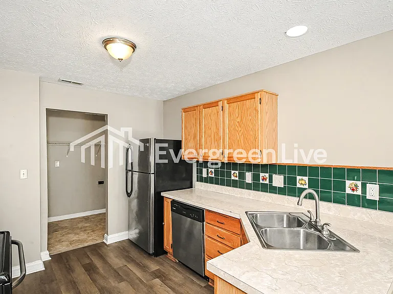 4919 Lewiston Dr — Photo 6