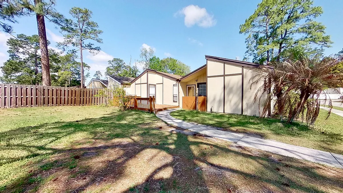 Building Photo - 2530 Whispering Woods Blvd #4