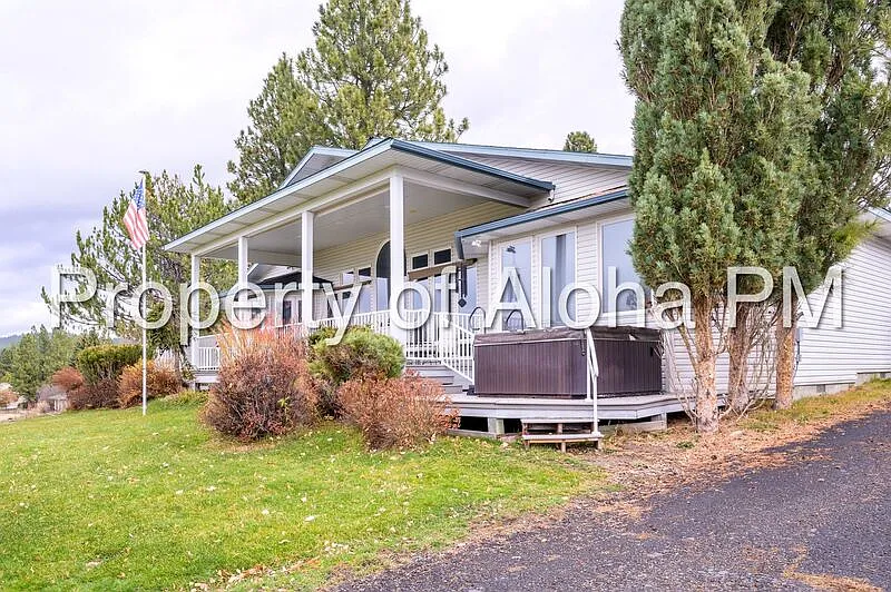 3 bed, 2.0 bath, 2300 sqft, $3,000 — Photo 3