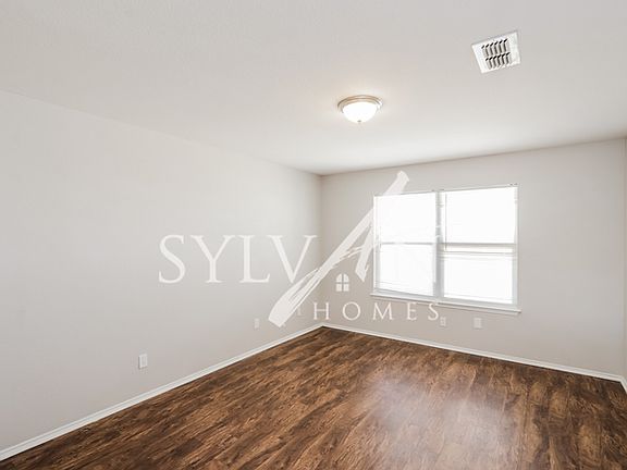 3rd image of 1585 Wildflower Dr
