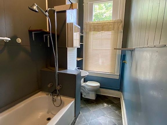 5th image of 533 Merrick St