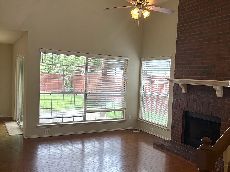 633 Raintree Cir
