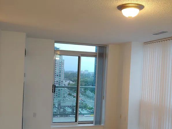 28 Olive Ave #Penthouse 09, Toronto, ON M2N 7E6