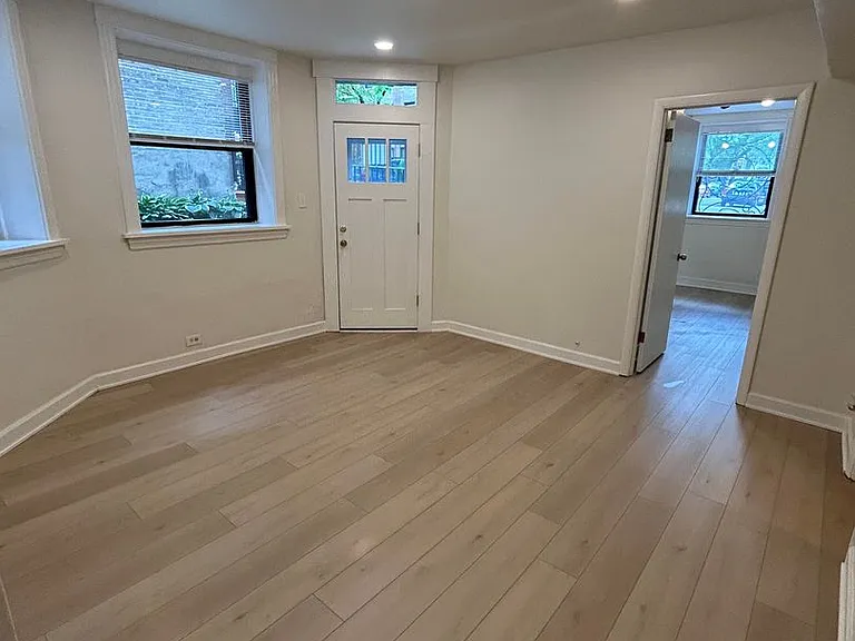 725 S Loomis St — Photo 2