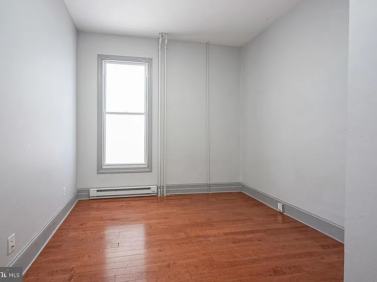 1525 Tasker St #1R — Photo 16