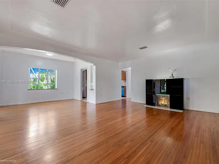 902 Lisbon St — Photo 8