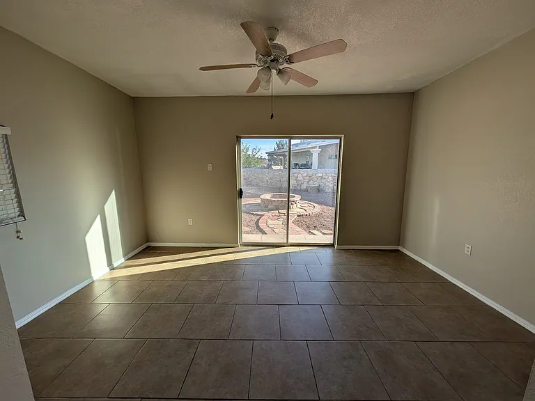 805 Bonnie Ct — Photo 3