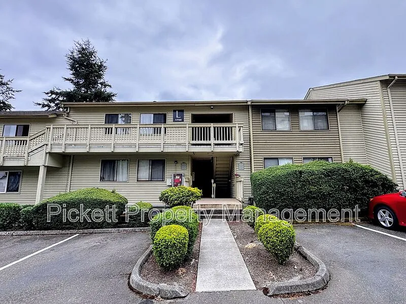 2 bed, 1.5 bath, 982 sqft, $1,500 — Photo 2
