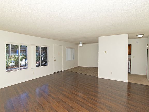 4th image of 1025 Meadowlake Dr #7