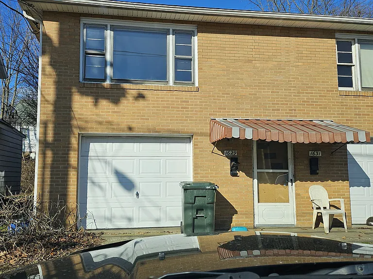 1629 Spring Ave NE #NA — Photo 1