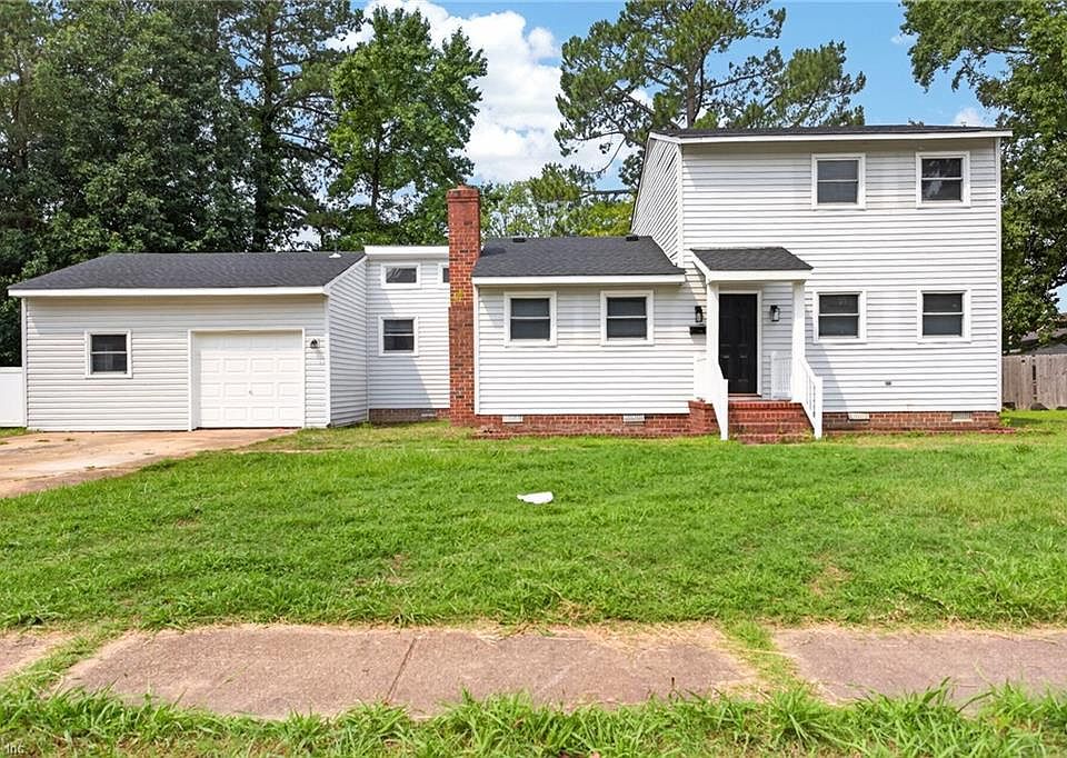 1st image of 212 Woodbury Forrest Dr