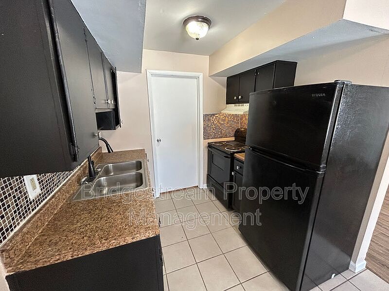 1st image of 1901 Hazel Ave APT 2A