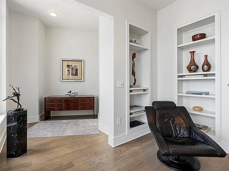 3376 Peachtree Rd #44B — Photo 26