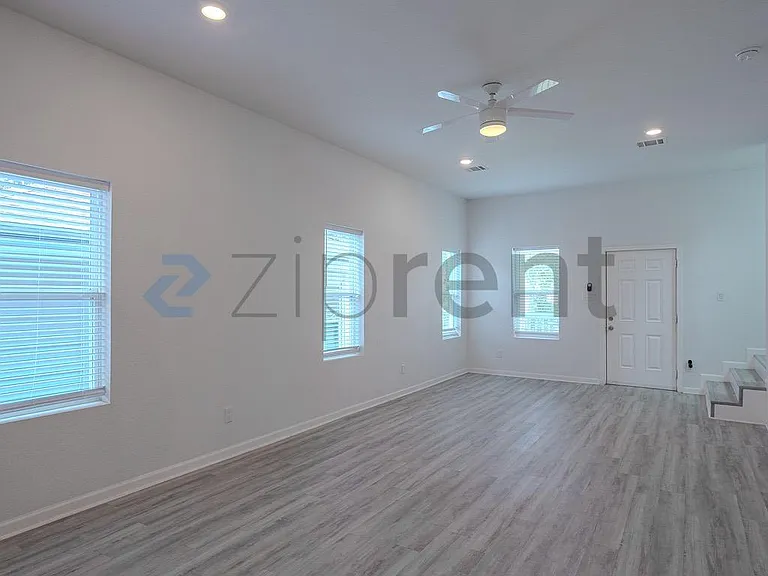 4123 Avenue M 1/2 — Photo 6