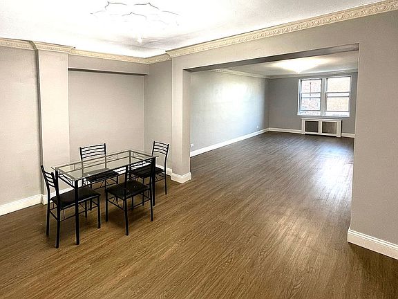 2nd image of 6361 Yellowstone Blvd APT 4H
