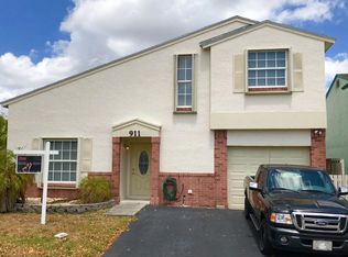 911 W Beckley Sq, Davie, FL 33325