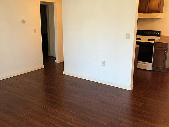 5th image of 1542 Front St APT 5