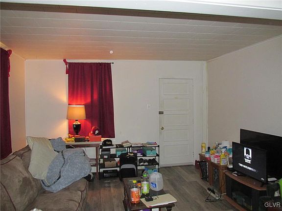 3rd image of 651 E 20th St