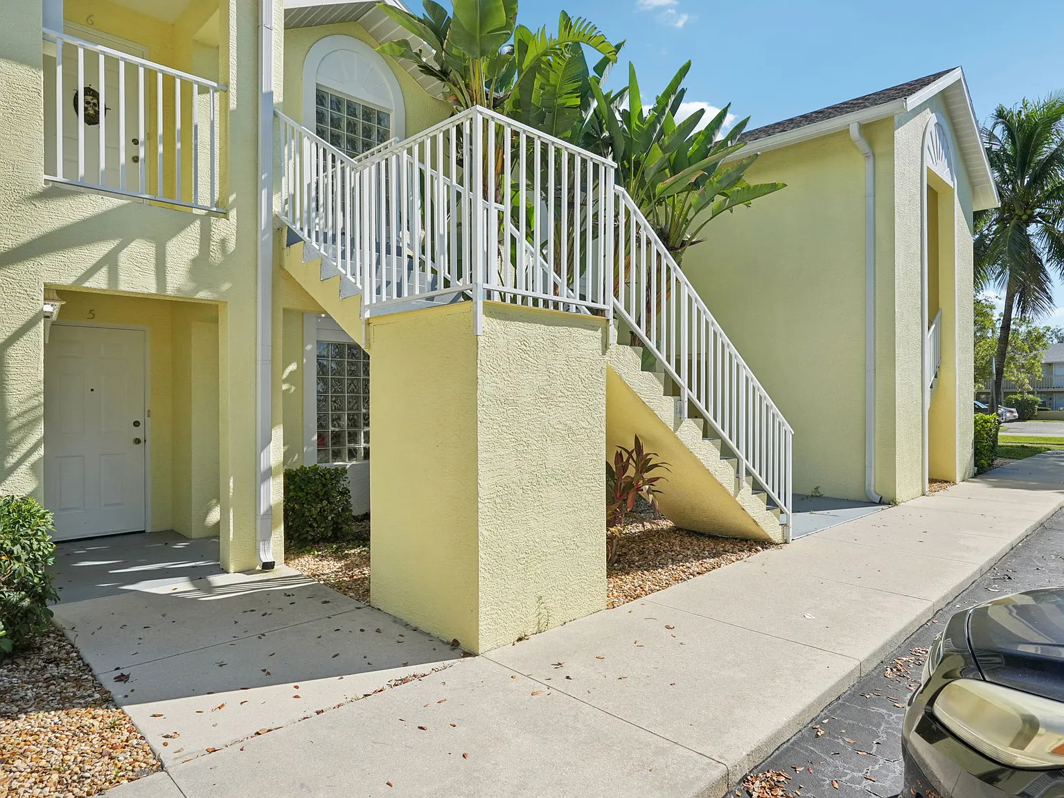 Cabana Club South Apartments — Photo 2