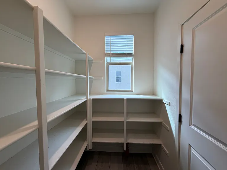 1922 Strata St #5 — Photo 15