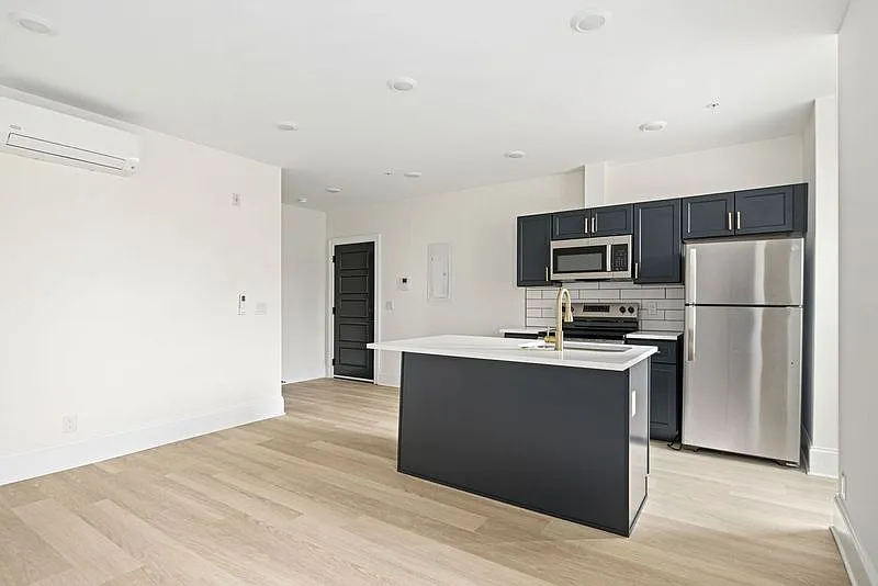1 bed, 1.0 bath, 455 sqft, $1,995 — Photo 3