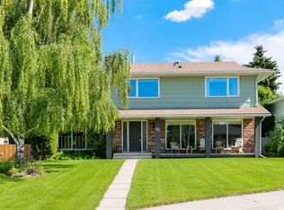 111 NW Parkglen Pl SE, Calgary, AB T2J 4M5