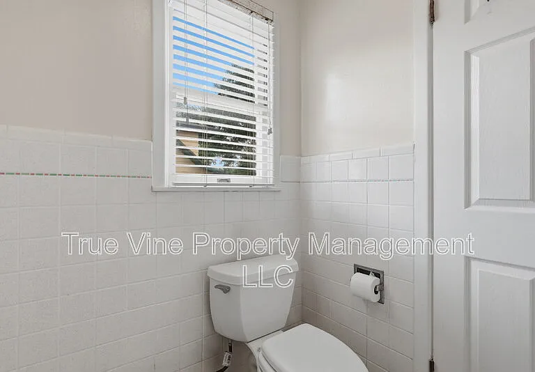 2423 W Gramercy Pl — Photo 33