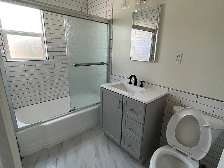 323 E Valencia Ave #B — Photo 11