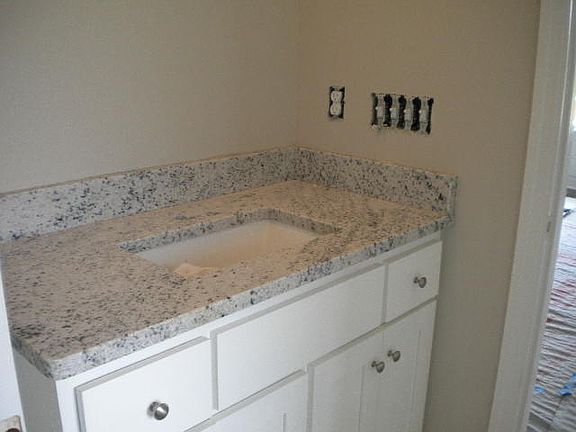 4th image of 7547 Hollydale Ln