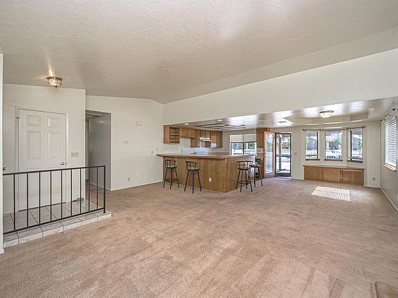 5th image of 14360 Jamaica Ln