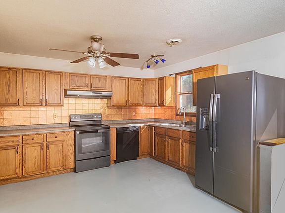 3rd image of 453 N 2nd Ave