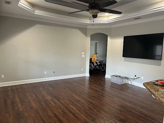 5th image of 127 Churchill Dr