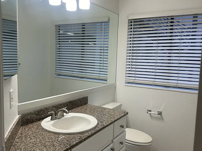 Augusta Court Apartments — Photo 41