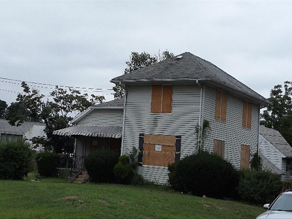 3rd image of 1025 Adams St