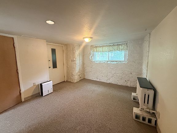 5th image of 230 N 16th Ave E #1